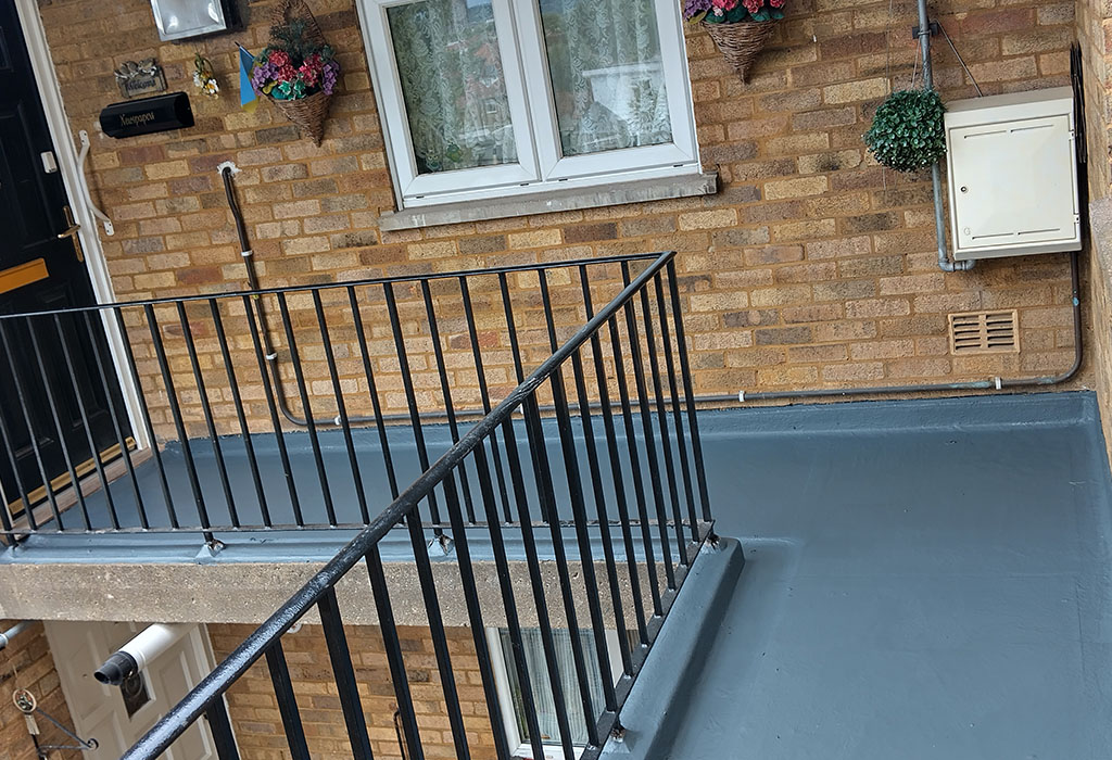 1024x700 3 pic rotating_Amy Johnson (3)